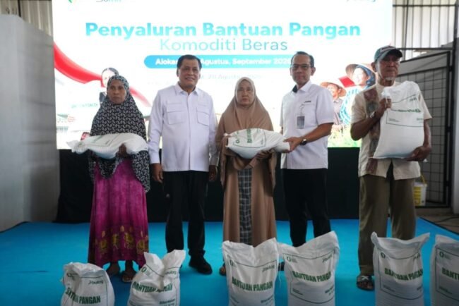 BULOG Bersama Komisi VI DPR RI Pastikan Bantuan Pangan Tersalurkan di Makassar Foto: dok. BULOG
