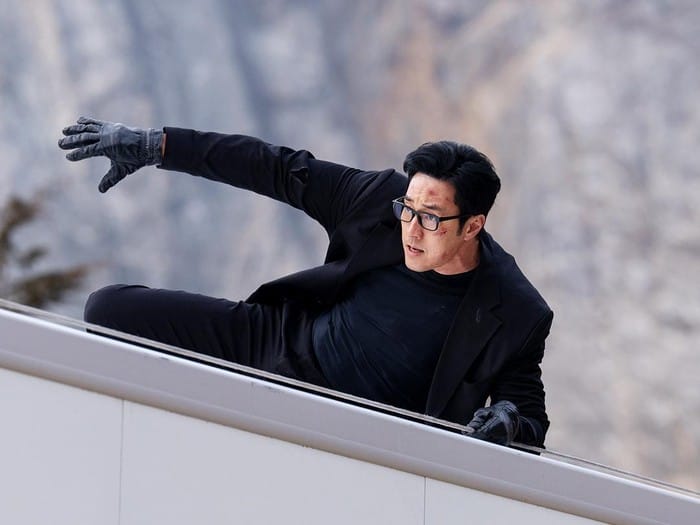 So Ji Sub dalam perannya sebagai Agent Kim di drama Korea Agent Kim Reactivated. Foto: Dok. SBS