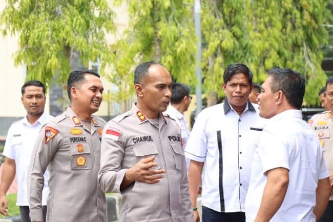 Bupati Aceh Besar H Muharram Idris (Syech Muharram) berdialog dengan Kapolres Aceh Besar AKBP Chairul Ikhsan SIK dan jajaran, di Mapolres Aceh Besar, Kota Jantho, Rabu (5/8/2026). FOTO/ MC ACEH BESAR Bupati Aceh Besar H Muharram Idris (Syech Muharram) berdialog dengan Kapolres Aceh Besar AKBP Chairul Ikhsan SIK dan jajaran, di Mapolres Aceh Besar, Kota Jantho, Rabu (5/8/2026). FOTO/ MC ACEH BESAR