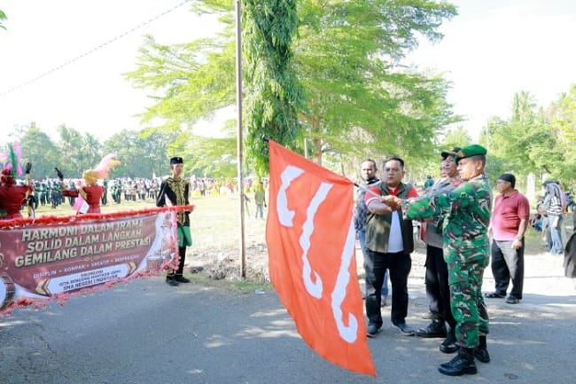 Forkopimcam Montasik melepas pawai karnaval dalam rangka memeriahkan HUT ke-81 Kemerdekaan Republik Indonesia di Lapangan Lampoh Kawat, Gampong Lampaseh Krueng, Sabtu (15/8/2026). FOTO/MC ACEH BESAR Forkopimcam Montasik melepas pawai karnaval dalam rangka memeriahkan HUT ke-81 Kemerdekaan Republik Indonesia di Lapangan Lampoh Kawat, Gampong Lampaseh Krueng, Sabtu (15/8/2026). FOTO/MC ACEH BESAR
