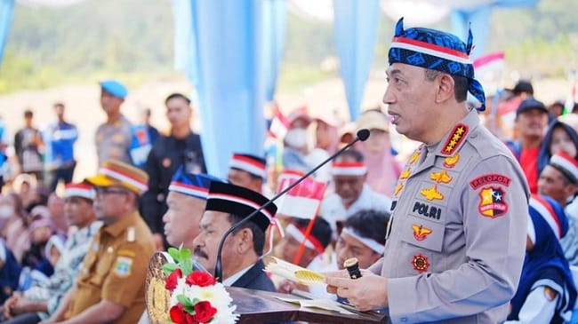 Kapolri Jenderal Listyo Sigit Prabowo hadir dan menyampaikan laporan acara peresmian 3.395 jembatan TNI-Polri dan 3.000 sumber air bersih TNI AD yang digelar secara hibrid, Lebak, Banten, Kamis (13/8/2026).