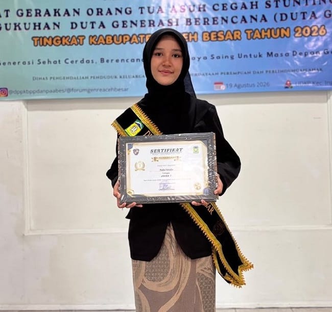 Siswi SMAN 1 Kota Jantho, Nailul Amalia, usai terpilih sebagai Duta GenRe Aceh Besar periode 2026/2027, di UDKP Kecamatan Ingin Jaya, Kabupaten Aceh Besar, Rabu (19/8/2026). FOTO/ MC ACEH BESAR Siswi SMAN 1 Kota Jantho, Nailul Amalia, usai terpilih sebagai Duta GenRe Aceh Besar periode 2026/2027, di UDKP Kecamatan Ingin Jaya, Kabupaten Aceh Besar, Rabu (19/8/2026). FOTO/ MC ACEH BESAR