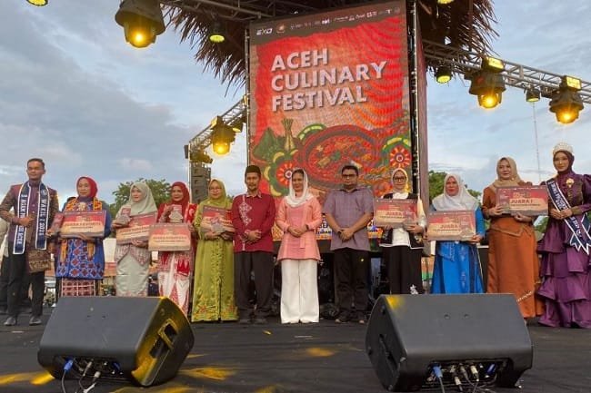 Wakil Menteri Pariwisata Ni Luh Enik Ermawati menutup Aceh Culinary Festival (ACF) di Taman Sulthanah Safiatuddin, Banda Aceh,