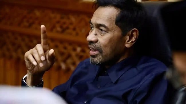 MUALEM IMBAU MASYARAKAT - Gubernur Aceh, Muzakir Manaf mengimbau masyarakat untuk terus meningkatkan kewaspadaan terhadap potensi bencana alam.