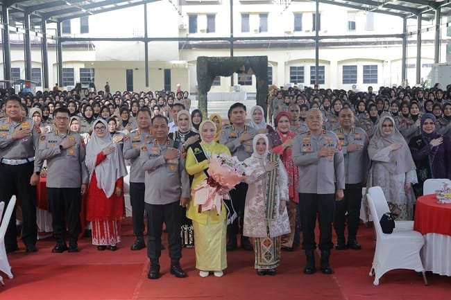 Kapolda Aceh Irjen Pol. Ruddi Setiawan saat syukuran Hari Jadi ke-78 Polwan di Gedung Meuligoe Mapolda Aceh, Selasa (01/09/2026).