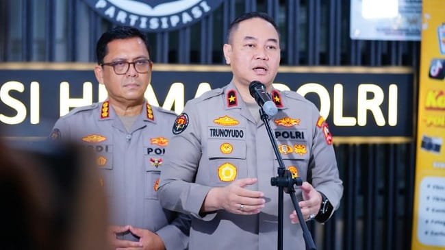 Kepala Biro Penerangan Masyarakat (Karopenmas) Divhumas Polri Brigjen Pol. Trunoyudo Wisnu Andiko (kanan). HO-Divisi Humas Polri Kepala Biro Penerangan Masyarakat (Karopenmas) Divhumas Polri Brigjen Pol. Trunoyudo Wisnu Andiko (kanan). HO-Divisi Humas Polri