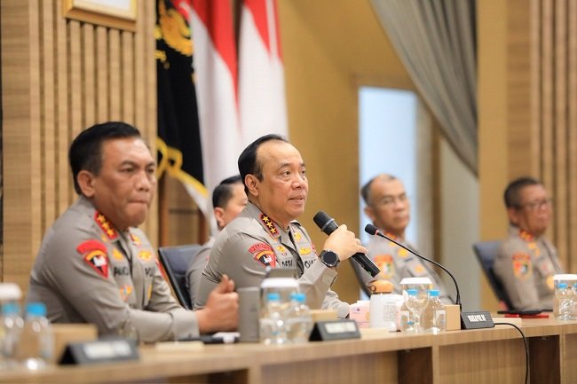 Wakapolri Komjen Pol. Dedi Prasetyo mendorong perubahan kebijakan penanganan karhutla menuju multi-approach policing.