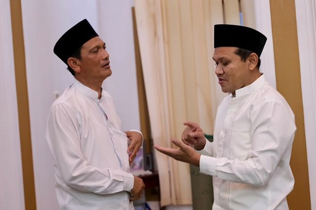 Wakil Gubernur Aceh Fadlullah, S.E., silaturahmi dengan ulama kharismatik Aceh, Tgk. H. Muzakkir bin Abdullah atau Waled Lapang, di Kabupaten Aceh Utara, Minggu, 13 September 2026. (Foto: Humas Pemerintah Aceh Wakil Gubernur Aceh Fadlullah, S.E., silaturahmi dengan ulama kharismatik Aceh, Tgk. H. Muzakkir bin Abdullah atau Waled Lapang, di Kabupaten Aceh Utara, Minggu, 13 September 2026. (Foto: Humas Pemerintah Aceh