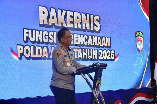 Kapolda Aceh Irjen Pol. Ruddi Setiawan saat membuka Rakernis Fungsi Perencanaan Tahun 2026 di Hotel Amel Convention Hall, Banda Aceh, Senin (14/9/2026). Foto: (Hamas Polda Aceh)