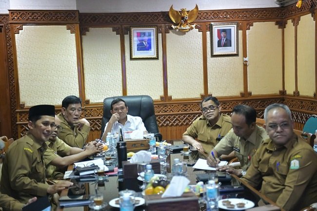 Wakil Gubernur Aceh Fadhlullah (Dek Fadh) mengikuti rapat virtual pembentukan pengurus Desk Koordinasi Aceh bersama Kemenko Polkam, Senin, 14 September 2026. (Foto: Humas Pemerintah Aceh Wakil Gubernur Aceh Fadhlullah (Dek Fadh) mengikuti rapat virtual pembentukan pengurus Desk Koordinasi Aceh bersama Kemenko Polkam, Senin, 14 September 2026. (Foto: Humas Pemerintah Aceh
