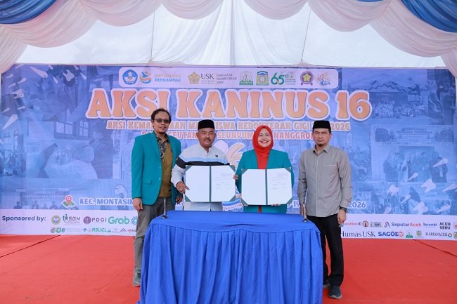 Asisten II Sekda Aceh Besar, M Ali SSos MSi, dan Dekan FKG USK Dr drg Zulfan Alibasyah Sp Perio, memperlihatkan perjanjian kerjasama, pada pembukaan Aksi Kaninus 16 di Lapangan Lampoh Kawat, Kecamatan Montasik, Aceh Besar, Jumat (18/9/2026). FOTO/ MC ACEH BESAR Asisten II Sekda Aceh Besar, M Ali SSos MSi, dan Dekan FKG USK Dr drg Zulfan Alibasyah Sp Perio, memperlihatkan perjanjian kerjasama, pada pembukaan Aksi Kaninus 16 di Lapangan Lampoh Kawat, Kecamatan Montasik, Aceh Besar, Jumat (18/9/2026). FOTO/ MC ACEH BESAR