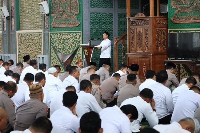 DENGAR CERAMAH – Personel Polda Aceh mendengar ceramah pada peringatan Maulid Nabi Muhammad SAW 1448 Hijriah/2026 Masehi yang digelar di Masjid Babuttaqwa Polda Aceh, Senin (28/9/2026). DENGAR CERAMAH – Personel Polda Aceh mendengar ceramah pada peringatan Maulid Nabi Muhammad SAW 1448 Hijriah/2026 Masehi yang digelar di Masjid Babuttaqwa Polda Aceh, Senin (28/9/2026).