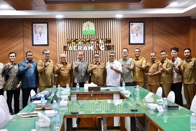 Plt Sekda Aceh Taufik memimpin audiensi bersama pihak terkait membahas pengembangan KEK Arun Lhokseumawe dan pemanfaatan lahan di kawasan tersebut, di Banda Aceh, Selasa, 29 September 2026 Plt Sekda Aceh Taufik memimpin audiensi bersama pihak terkait membahas pengembangan KEK Arun Lhokseumawe dan pemanfaatan lahan di kawasan tersebut, di Banda Aceh, Selasa, 29 September 2026