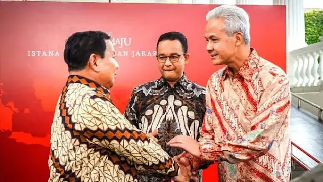 Prabowo Subianto, Ganjar Pranowo, dan Anies Baswedan usai santap siang bersama Jokowi di Istana Merdeka, Senin (30/10/2023). FOTO/BPMI Setpres Prabowo Subianto, Ganjar Pranowo, dan Anies Baswedan usai santap siang bersama Jokowi di Istana Merdeka, Senin (30/10/2023). FOTO/BPMI Setpres
