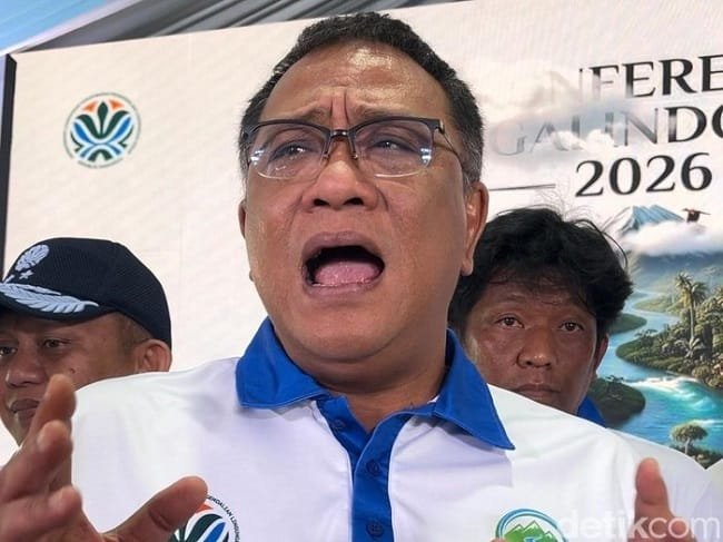 Menteri Lingkungan Hidup M Jumhur Hidayat. Foto: Enggran Eko Budianto/detikJatim Menteri Lingkungan Hidup M Jumhur Hidayat. Foto: Enggran Eko Budianto/detikJatim