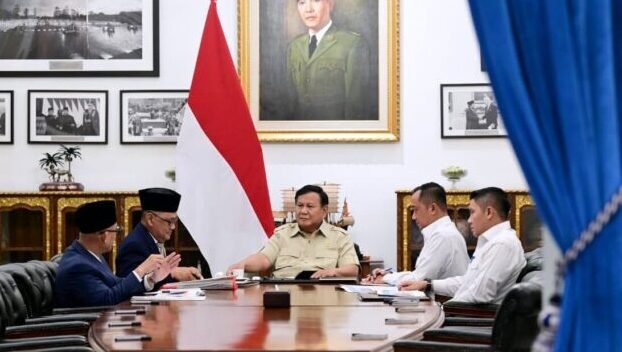 Presiden Prabowo Subianto menerima laporan Menteri dan Wakil Menteri Haji dan Umrah di Kompleks Istana Kepresidenan Jakarta, Senin (28/9/2026). Foto: BPMI Setpres