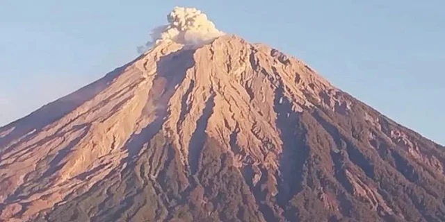Gunung Semeru di Jawa Timur. (Foto; istimewa)