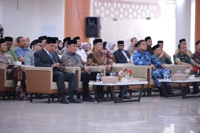 Bupati Aceh Besar H. Muharram Idris menghadiri pelantikan Pengurus Ikatan Cendekiawan Muslim Indonesia (ICMI) Organisasi Daerah (Orda) Aceh Besar periode 2026-2031 yang berlangsung di Aula Auditorium Prof. Ali Hasymi UIN Ar-Raniry Banda Aceh, Sabtu