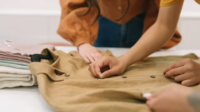 Ilustrasi merawat pakaian. Foto: Pexels