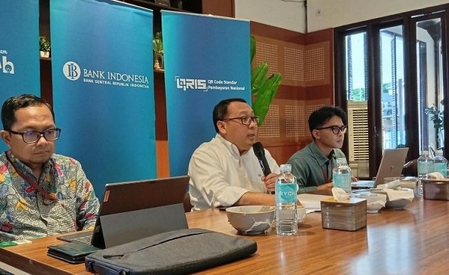 Kepala KPwBI Aceh, Agus Chusaini saat memberikan keterangan terkait upaya membantu pemulihan bencana Aceh, di Banda Aceh, Selasa (6/10/2026). Kepala KPwBI Aceh, Agus Chusaini saat memberikan keterangan terkait upaya membantu pemulihan bencana Aceh, di Banda Aceh, Selasa (6/10/2026).