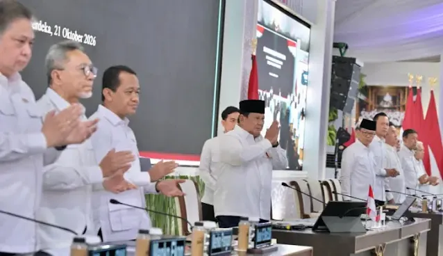Juru Bicara Partai Gerindra sekaligus anggota DPR RI, Kamrussamad, menyoroti kinerja tiga menteri terkait persoalan layanan publik, regulasi digital, dan suku bunga pinjaman UMKM, Kamis (29/10/2026).