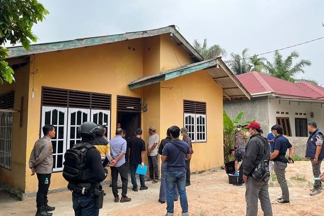 Detasemen Khusus (Densus) 88 Antiteror Polri mengamankan salah satu tersanga terduga terorisme, Jumat (2/10/2026). (Dok. Densus 88 Antiteror) (Febrianto Adi Saputro)