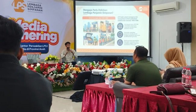 Submanager Kantor Perwakilan LPS I, Muhammad Syafril, memaparkan materi dalam kegiatan Media Gathering LPS di Kota Sabang, Rabu (7/10/2026). Submanager Kantor Perwakilan LPS I, Muhammad Syafril, memaparkan materi dalam kegiatan Media Gathering LPS di Kota Sabang, Rabu (7/10/2026).