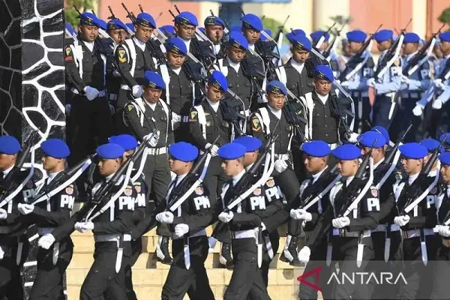 Personel PM TNI AD berbaris saat menjadi pasukan upacara peringatan Hari Kesaktian Pancasila di Monumen Pancasila Sakti, Lubang Buaya, Jakarta, Rabu (1/10/2025). Hari Kesaktian Pancasila 2025 mengusung tema Pancasila Perekat Bangsa Menuju Indonesia Raya. ANTARA FOTO/Hafidz Mubarak A/rwa. Personel PM TNI AD berbaris saat menjadi pasukan upacara peringatan Hari Kesaktian Pancasila di Monumen Pancasila Sakti, Lubang Buaya, Jakarta, Rabu (1/10/2025). Hari Kesaktian Pancasila 2025 mengusung tema Pancasila Perekat Bangsa Menuju Indonesia Raya. ANTARA FOTO/Hafidz Mubarak A/rwa.
