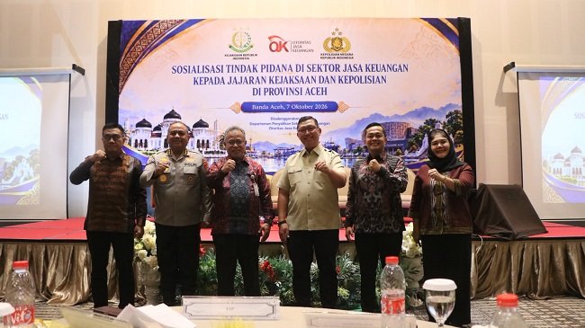 Irwasda Polda Aceh Kombes Pol. Iskandar ZA menyampaikan paparan dalam kegiatan Sosialisasi Tindak Pidana di Sektor Jasa Keuangan bagi jajaran kejaksaan dan kepolisian di Provinsi Aceh, di Banda Aceh, Rabu (7/10/2026). Foto: (Humas Polda Aceh).