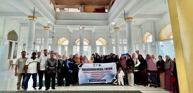 Dinas Sosial Aceh Besar sosialisasi implementasi Data Tunggal Sosial dan Ekonomi Nasional (DTSEN) dan Pemutakhiran Data di Gampong Reuloh, Kecamatan Ingin Jaya, Kabupaten Aceh Besar, Jumat (9/10/2026). FOTO/ MC ACEH BESAR Dinas Sosial Aceh Besar sosialisasi implementasi Data Tunggal Sosial dan Ekonomi Nasional (DTSEN) dan Pemutakhiran Data di Gampong Reuloh, Kecamatan Ingin Jaya, Kabupaten Aceh Besar, Jumat (9/10/2026). FOTO/ MC ACEH BESAR