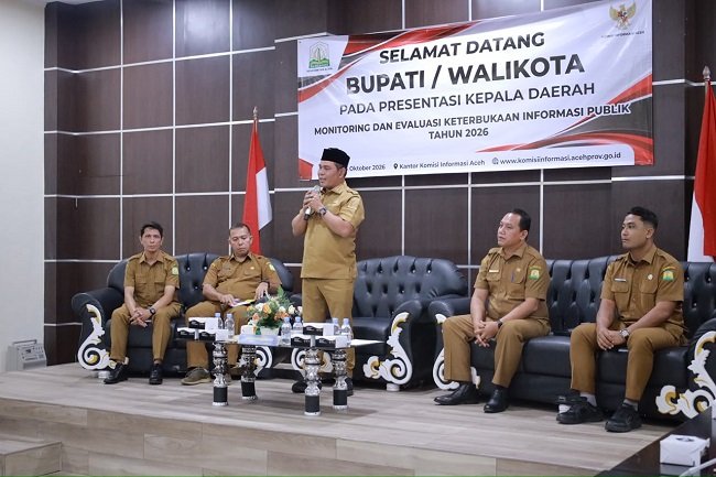Bupati Aceh Besar, H. Muharram Idris (Syech Muharram), memaparkan Keterbukaan Informasi Badan Publik Tahun 2026 yang diselenggarakan Komisi Informasi Aceh (KIA) di Banda Aceh, Senin (12/10/2026). FOTO/MC ACEH BESAR Bupati Aceh Besar, H. Muharram Idris (Syech Muharram), memaparkan Keterbukaan Informasi Badan Publik Tahun 2026 yang diselenggarakan Komisi Informasi Aceh (KIA) di Banda Aceh, Senin (12/10/2026). FOTO/MC ACEH BESAR