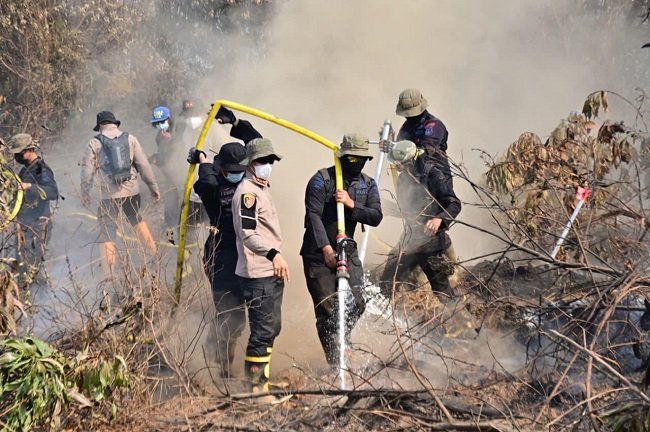 Kapolri Jenderal Polisi Suyudi Ario Seto menyampaikan komitmen Polri dalam memperkuat penanganan kebakaran hutan dan lahan (karhutla) melalui penegakan hukum, pemadaman, serta pencegahan dan deteksi dini, di Jakarta, Kamis (15/10/2026).