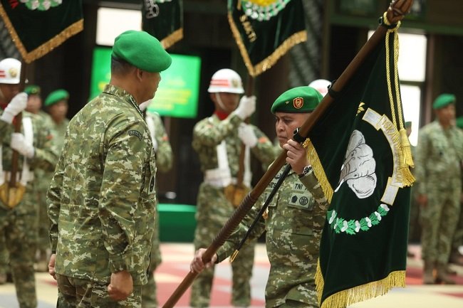 Brigjen TNI Mahesa Fitriadi resmi menjabat Pangdam Iskandar Muda setelah mengikuti serah terima jabatan di Mabesad, Jakarta, Jumat (16/10/2026). Brigjen TNI Mahesa Fitriadi resmi menjabat Pangdam Iskandar Muda setelah mengikuti serah terima jabatan di Mabesad, Jakarta, Jumat (16/10/2026).