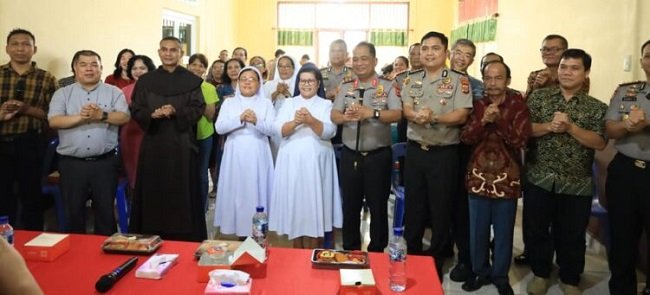 Ⓒ Hak cipta foto di atas dikembalikan sesungguhnya kepada pemilik foto.