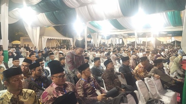 Ribuan masyarakat memadati arena pembukaan Musabaqah Tilawatil Quran (MTQ) ke-35 tingkat Kabupaten Aceh Besar di Lapangan Kemukiman Bung Cala, Kecamatan Kuta Baro, Sabtu (24/10/2026). FOTO/MC ACEH BESAR