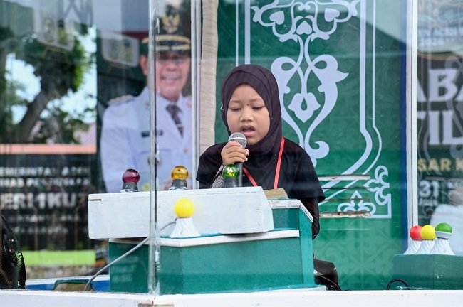 Peserta Tilawah tampil di Arena Utama MTQ ke-35 tingkat Kabupaten Aceh Besar di Kecamatan Kuta Baro, Aceh Besar, Senin (26/10/2026). FOTO/MC ACEH BESAR