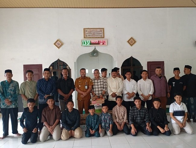Penuh Haru, Camat Lhoknga Zayadinur Beri Semangat Kafilah MTQ Aceh Besar 2026