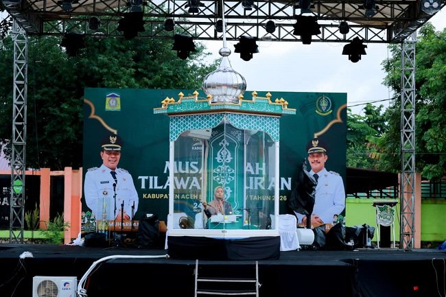 Peserta MTQ ke-35 tingkat Kabupaten Aceh Besar cabang tilawah No 238 membacakan Qur'an Surah An-Nahl ayat 41 halaman 271 di Arena Utama Kecamatan Kuta Baro, Aceh Besar, Senin (26/10/2026). FOTO/MC ACEH BESAR Peserta MTQ ke-35 tingkat Kabupaten Aceh Besar cabang tilawah No 238 membacakan Qur'an Surah An-Nahl ayat 41 halaman 271 di Arena Utama Kecamatan Kuta Baro, Aceh Besar, Senin (26/10/2026). FOTO/MC ACEH BESAR