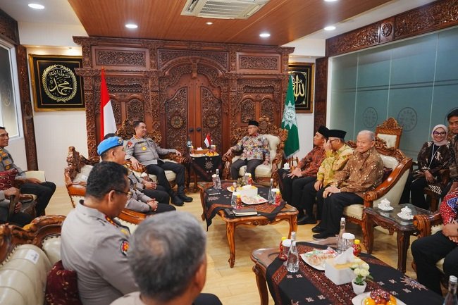 Kapolri Jenderal Polisi Suyudi Ario Seto bertemu Ketua Umum PP Muhammadiyah Prof. Haedar Nashir untuk memperkuat sinergi menjaga toleransi dan keamanan masyarakat di Jakarta, Kamis (29/10/2026) Kapolri Jenderal Polisi Suyudi Ario Seto bertemu Ketua Umum PP Muhammadiyah Prof. Haedar Nashir untuk memperkuat sinergi menjaga toleransi dan keamanan masyarakat di Jakarta, Kamis (29/10/2026)