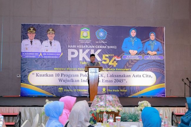 Bupati Aceh Besar H Muharram Idris (Syech Muharram), menyampaikan sambutannya pada peringatan HKG PKK ke-54 Tahun 2026 di The Pade Hotel, Aceh Besar, Kamis (15/10/2026). FOTO/ MC ACEH BESAR Bupati Aceh Besar H Muharram Idris (Syech Muharram), menyampaikan sambutannya pada peringatan HKG PKK ke-54 Tahun 2026 di The Pade Hotel, Aceh Besar, Kamis (15/10/2026). FOTO/ MC ACEH BESAR