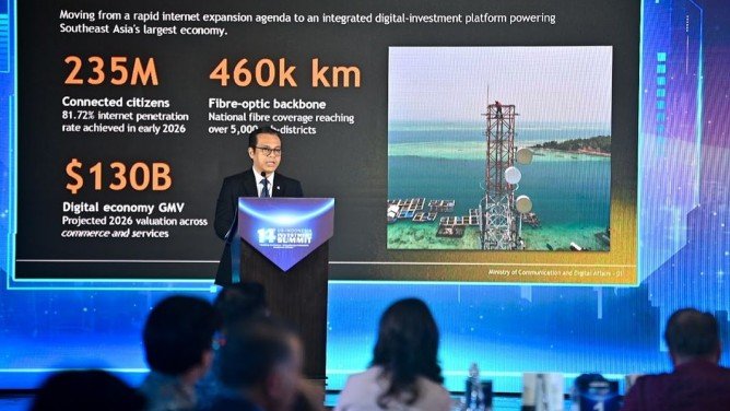 Wamenkomdigi Nezar Patria memberikan featured speech dalam acara 14th US-Indonesia Investment Summit di St. Regis, Jakarta Selatan, Selasa (6/10/2026). Foto: dok. Komdigi