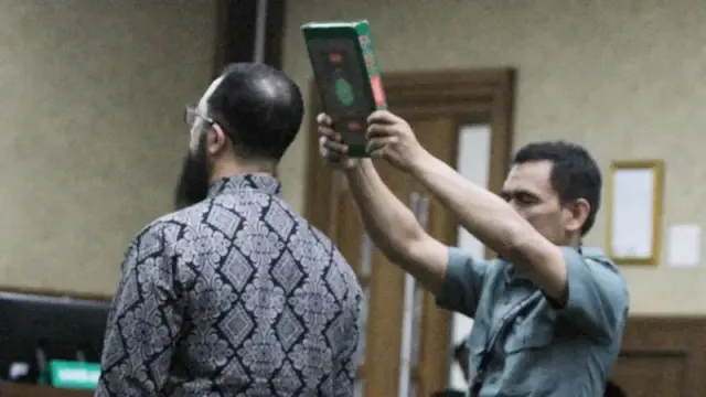 SAKSI - Ustadz Khalid Basalamah. Pemilik PT Zahra Oto Mandiri (Uhud Tour), Ustaz Khalid Basalamah memberikan kesaksian dalam sidang kasus dugaan korupsi kuota haji tambahan, Selasa, 20/10/2026.