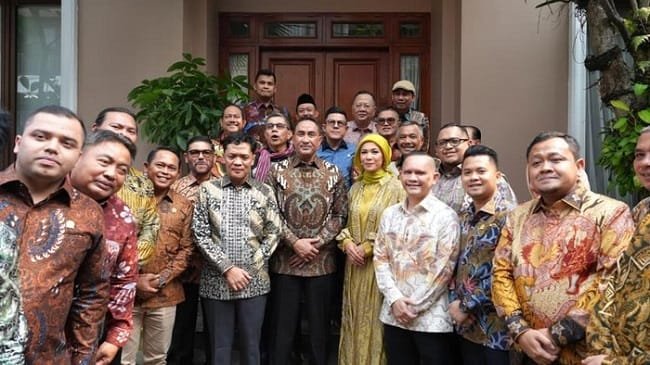 Komisi III DPR berkunjung ke rumah Kapolri (Foto: dok. istimewa)