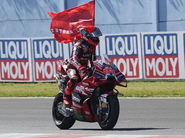 Marc Marquez mendekati Jorge Martin di klasemen MotoGP 2026. (Foto: Getty Images/Gold & Goose Photography) Marc Marquez mendekati Jorge Martin di klasemen MotoGP 2026. (Foto: Getty Images/Gold & Goose Photography)