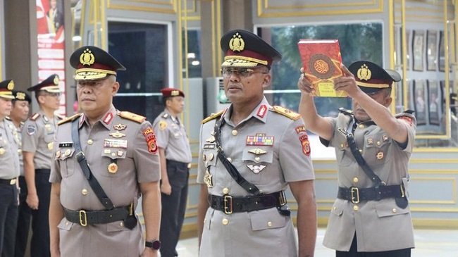 Foto: Serah terima jabatan (sertijab) Wakapolda Aceh dari Brigjen Pol Ari Wahyu Widodo kepada Brigjen Pol Latif Usman.. (Dok Polda Aceh)