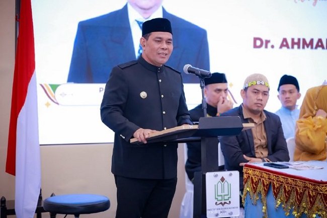 Bupati Aceh Besar H. Muharram Idris menyampaikan sambutan pada orasi ilmiah dalam rangka Sidang Terbuka Senat Milad ke-12 Institut Seni Budaya Indonesia (ISBI) Aceh Tahun 2026 di kampus ISBI Aceh, Kota Jantho, Selasa (6/10/2026). FOTO/MC ACEH BESAR Bupati Aceh Besar H. Muharram Idris menyampaikan sambutan pada orasi ilmiah dalam rangka Sidang Terbuka Senat Milad ke-12 Institut Seni Budaya Indonesia (ISBI) Aceh Tahun 2026 di kampus ISBI Aceh, Kota Jantho, Selasa (6/10/2026). FOTO/MC ACEH BESAR